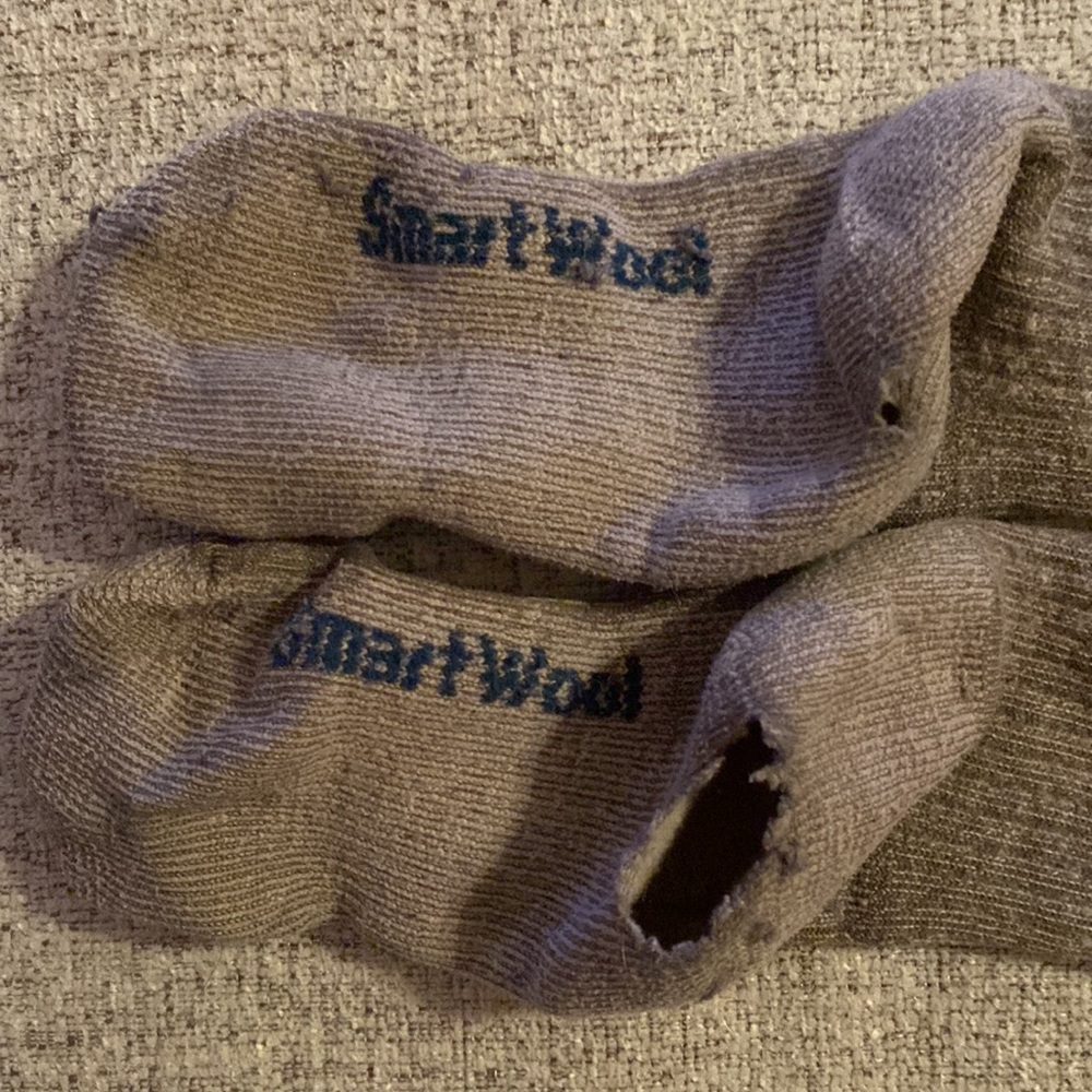 SMARTWOLOL socks, Mens small, sewer’s dream! A lil worn on in the heel!